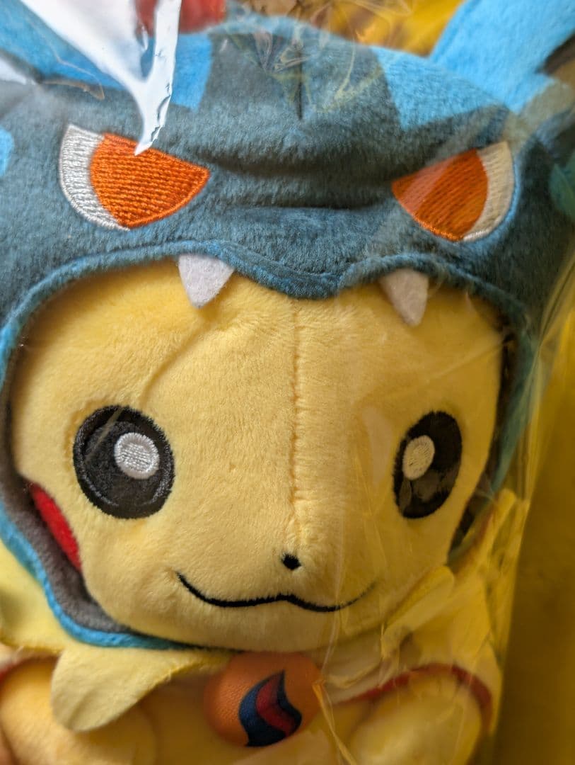 ポケモンセンター メガルカリオのポンチョを着たピカチュウ ぬいぐるみ　タグ付き