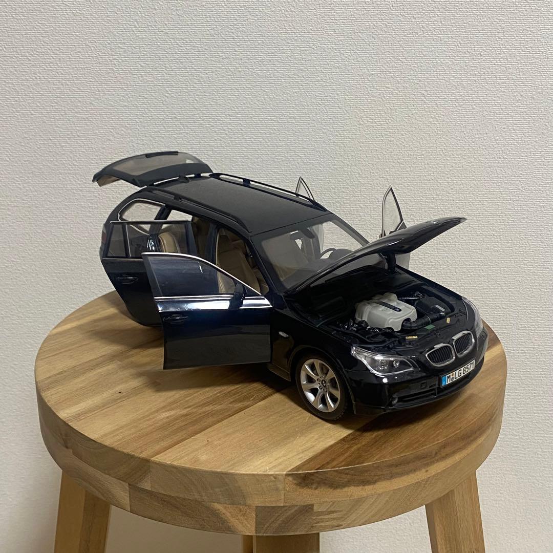 1/18 ディーラー特注　 5 Series Touring 545i