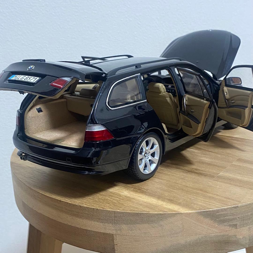 1/18 ディーラー特注　 5 Series Touring 545i
