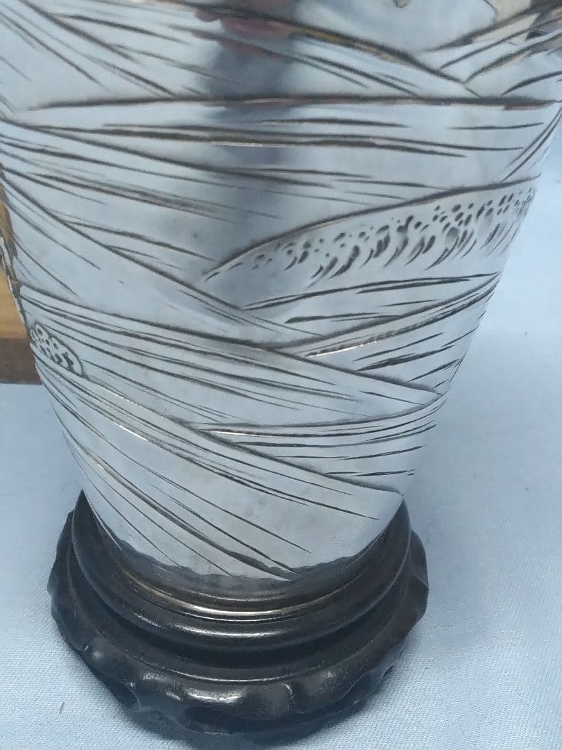 銀製花瓶 　銀製品　超絶技巧 叩き出し　銀製　美術工芸品