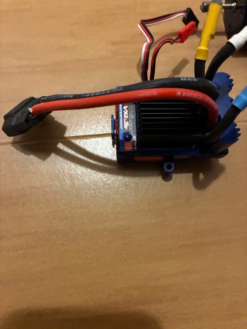 【美品】Traxxas VXL-3s ESCとVelineonブラシレスモーター