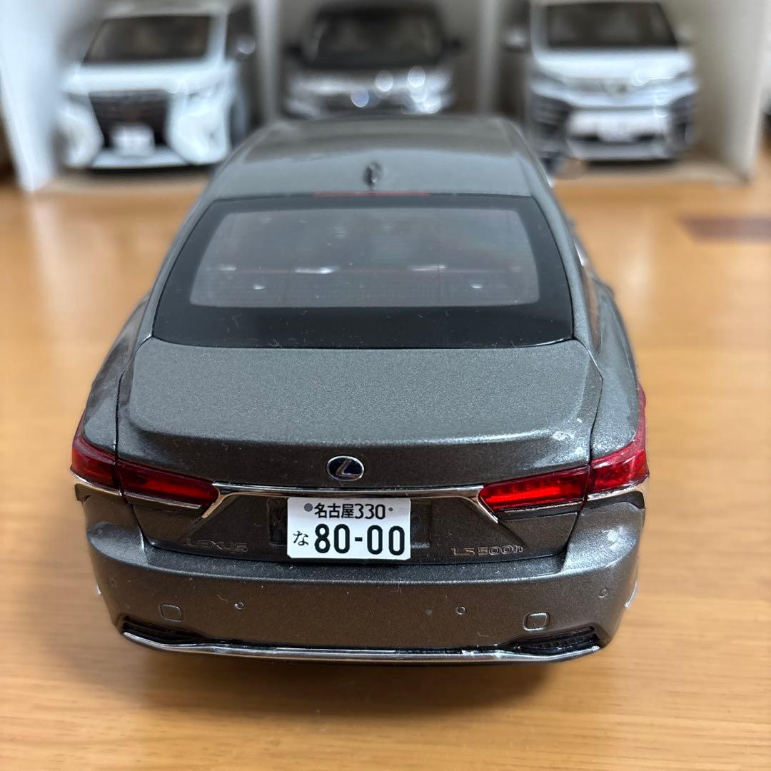 レクサス LS 1/18ミニカー模型