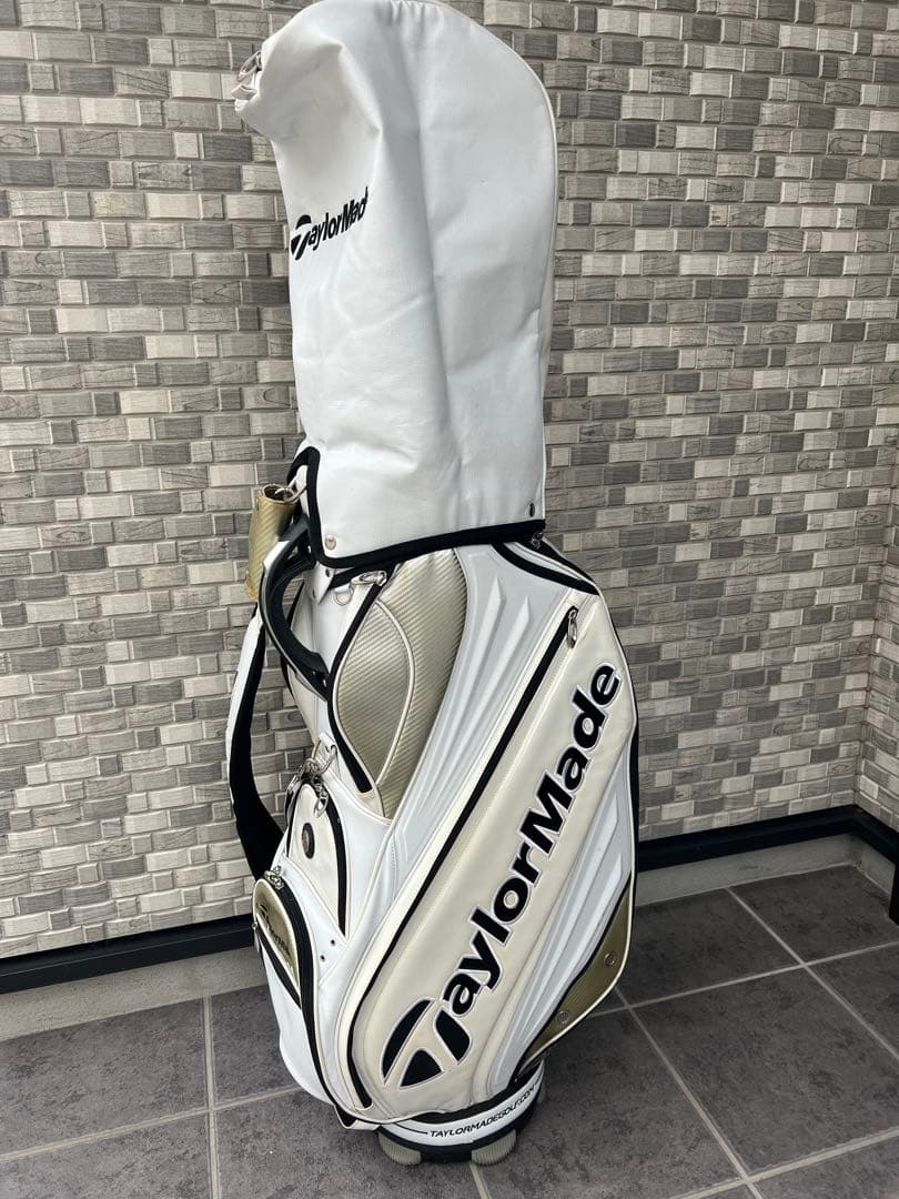TaylorMade ホワイトキャディバッグ