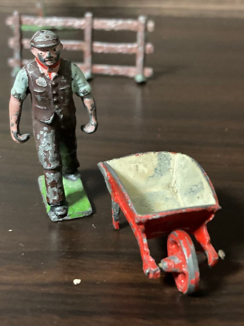 50sJ.Hill & Co.鉛製フィギュアイギリス製 一輪車を引く男ビンテージ