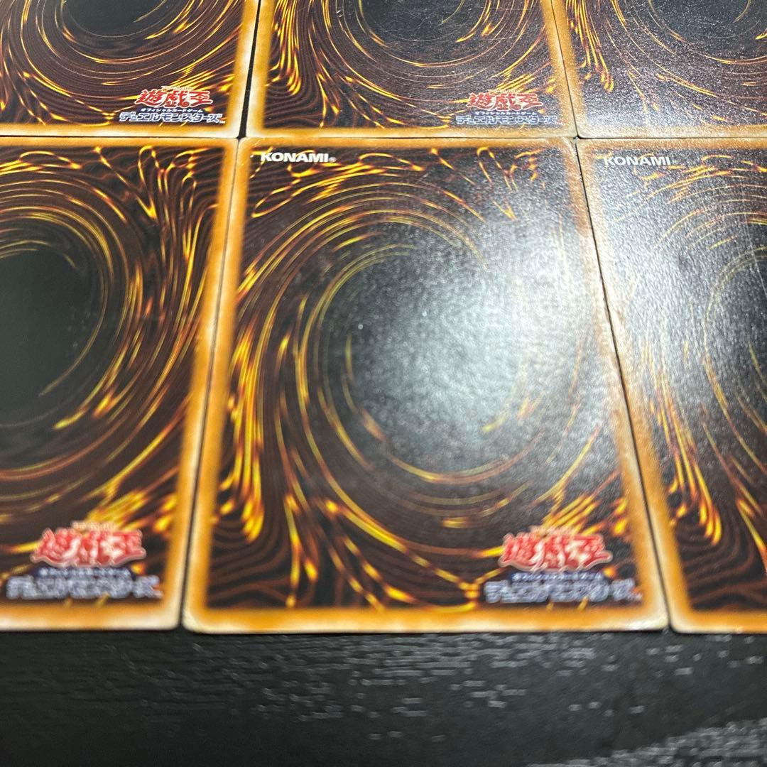 遊戯王　青眼の白龍、ブラックマジシャン　レリーフ各3枚セット