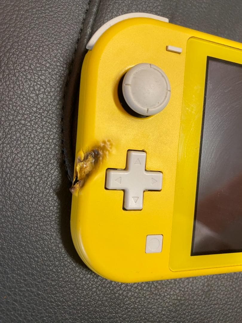 Nintendo Switch Lite イエロー 焦げ跡あり