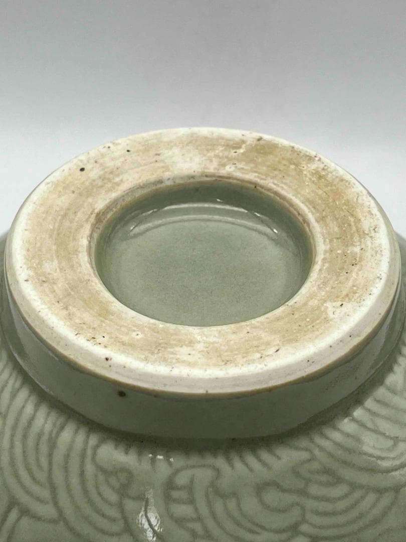 清雍正時代　青磁暗刻花卉輪花大鉢　【旧家蔵出し】 希少貴重 景徳鎮(B-76)