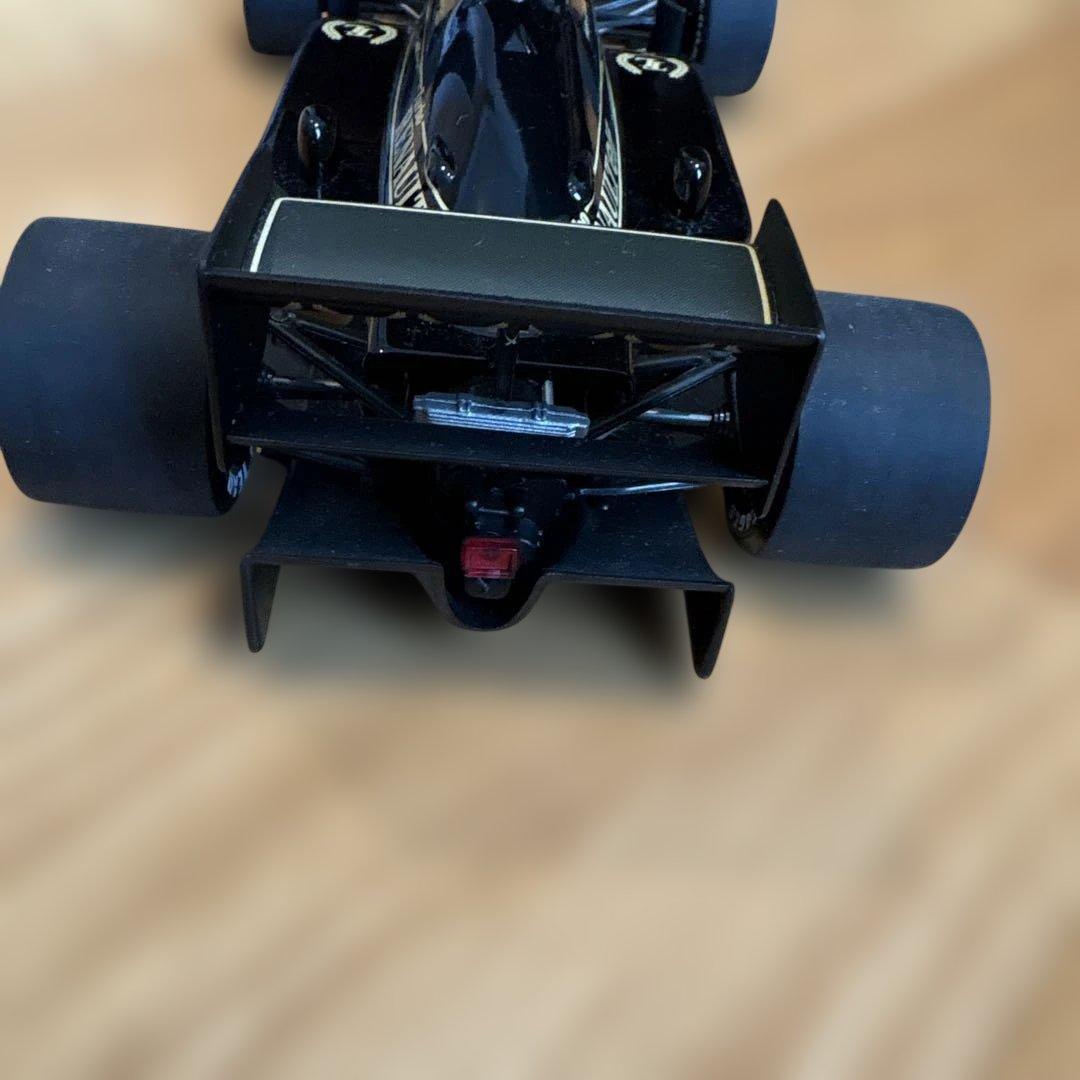 ミニチャンプスロータス97T アイルトンセナ　ルノー1/18 箱無し