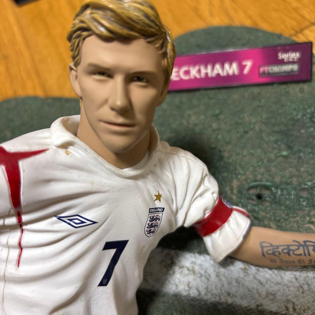 デビッド・ベッカム フィギュア 12インチ イングランド W杯 台座付
