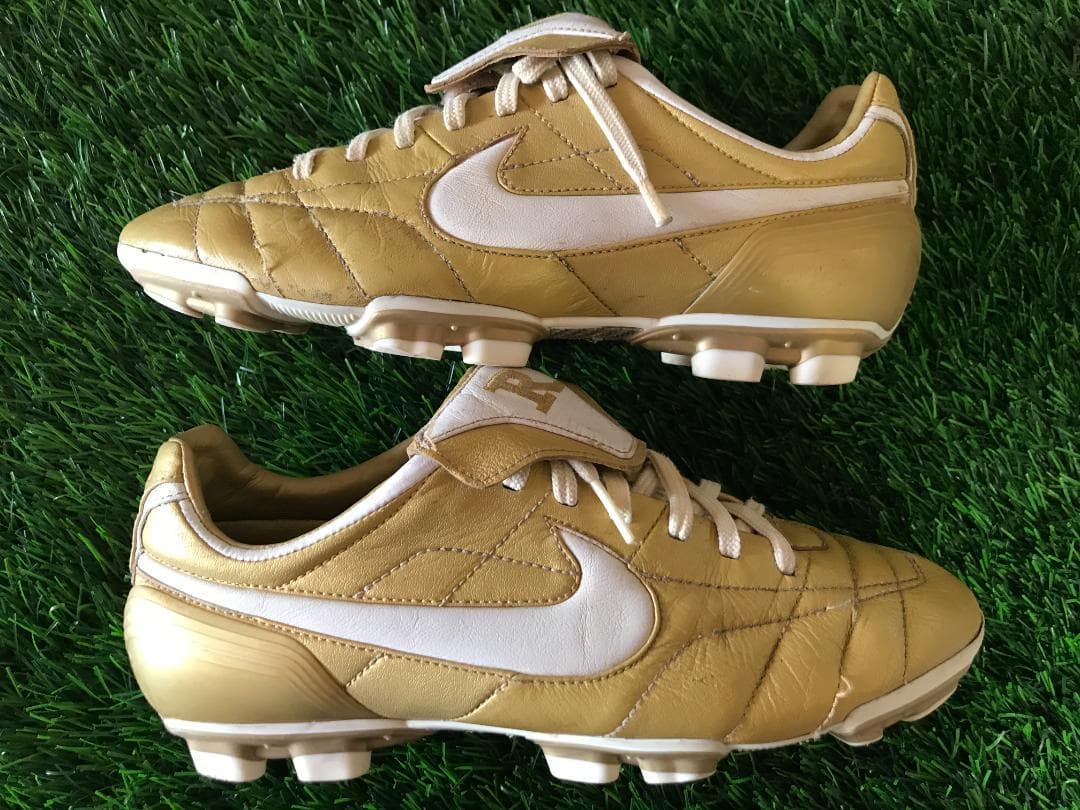 NIKE テイエンポレジェンドＲ10 HG　ロナウジーニョ 25.0cm