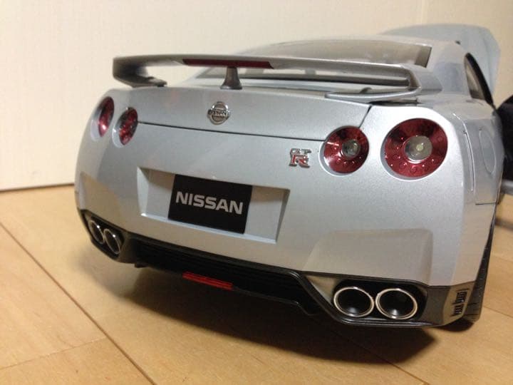 イーグルモス R35 GT-R 1/8スケール 完成品