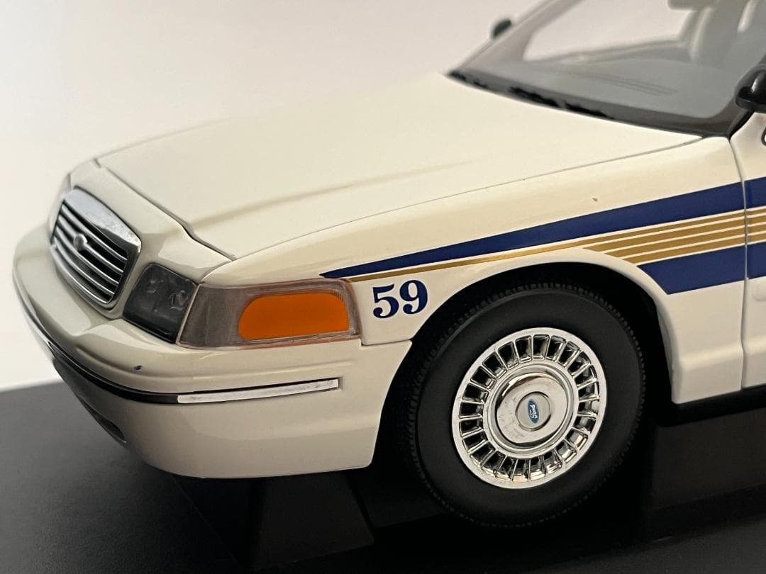 オートアート 1/18 72701 フォード クラウンビクトリア LAPD 箱付