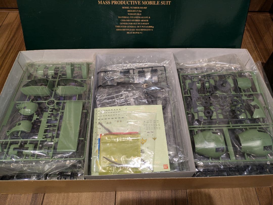 バンダイ MS-06F ZAKU-II ジオン公国軍汎用モビルスーツ 1/60