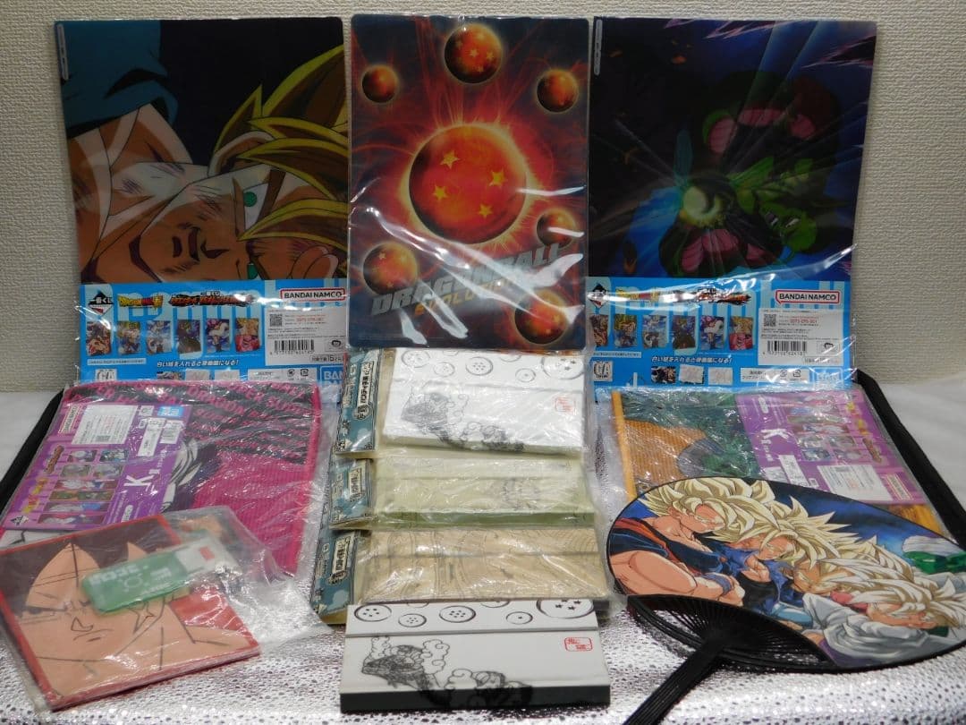 ドラゴンボール クリアファイル2枚と扇子と下敷き ＆ 関連グッズ付き etc.