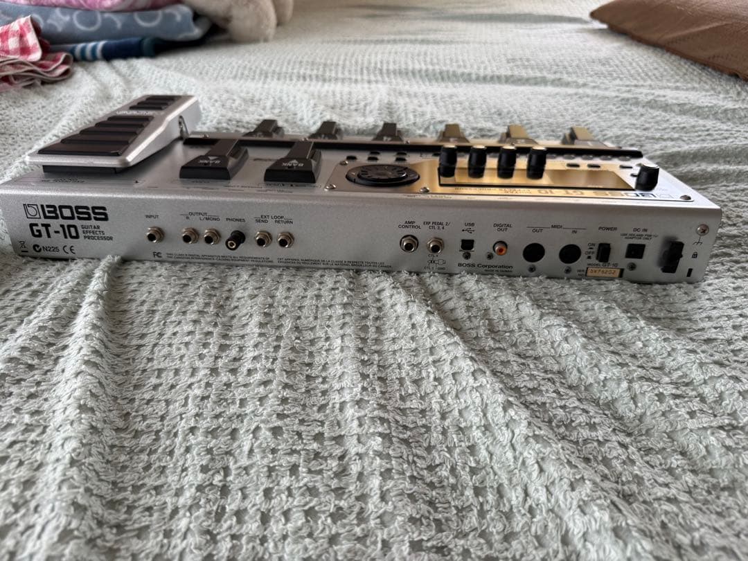 【美品】BOSS GT-10 （シールド、電源アダプタ、ヘッドフォン付属）