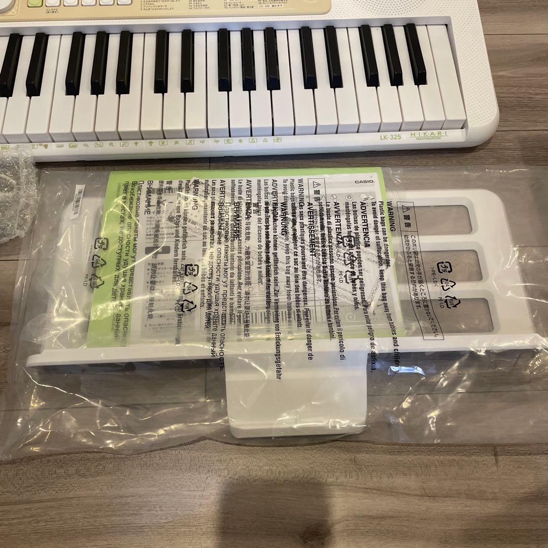 美品CASIO LK-325 ホワイトキーボード 61キー
