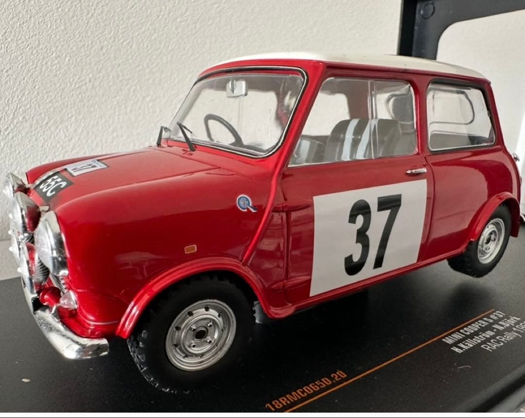 IXOMorris Cooper S ミニカー レッド 371/18スケール