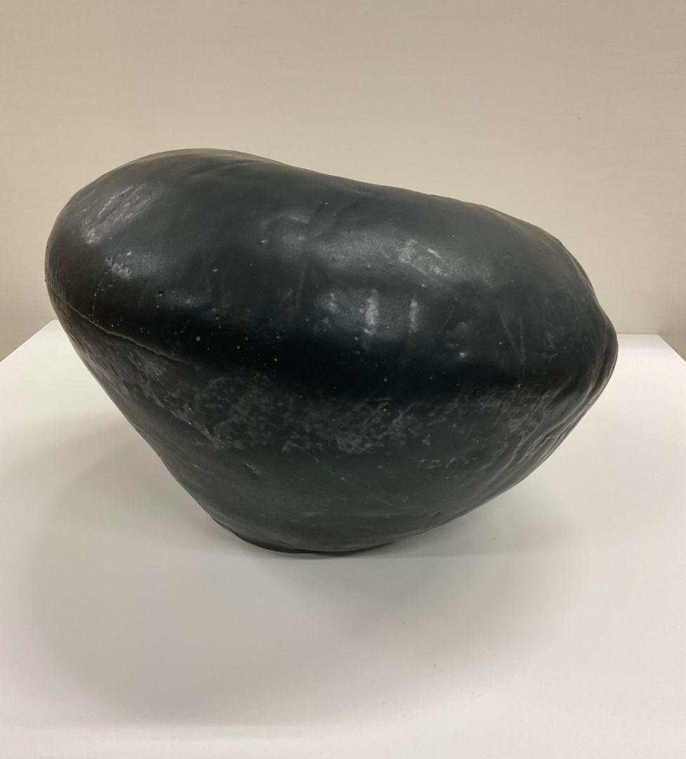 壺(黒)　陶芸作品(植物鉢、盆栽、インテリアなど)　高さ約20cm