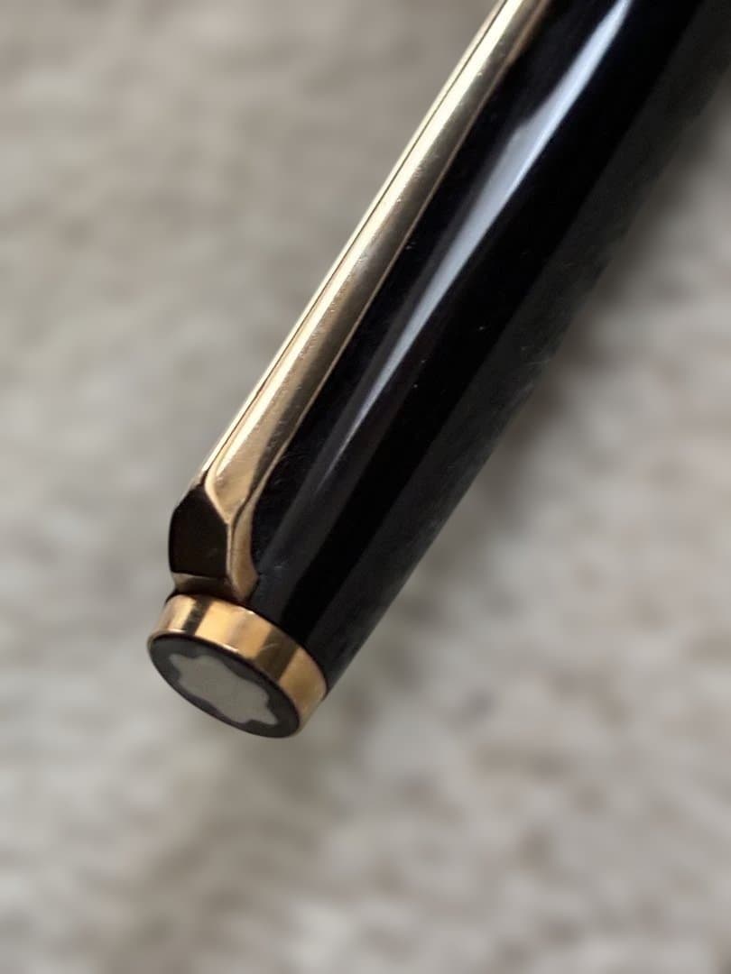 ◾️MONT BLANC モンブラン◾️万年筆◾️黒／金色◾️コンバーター付属◾️