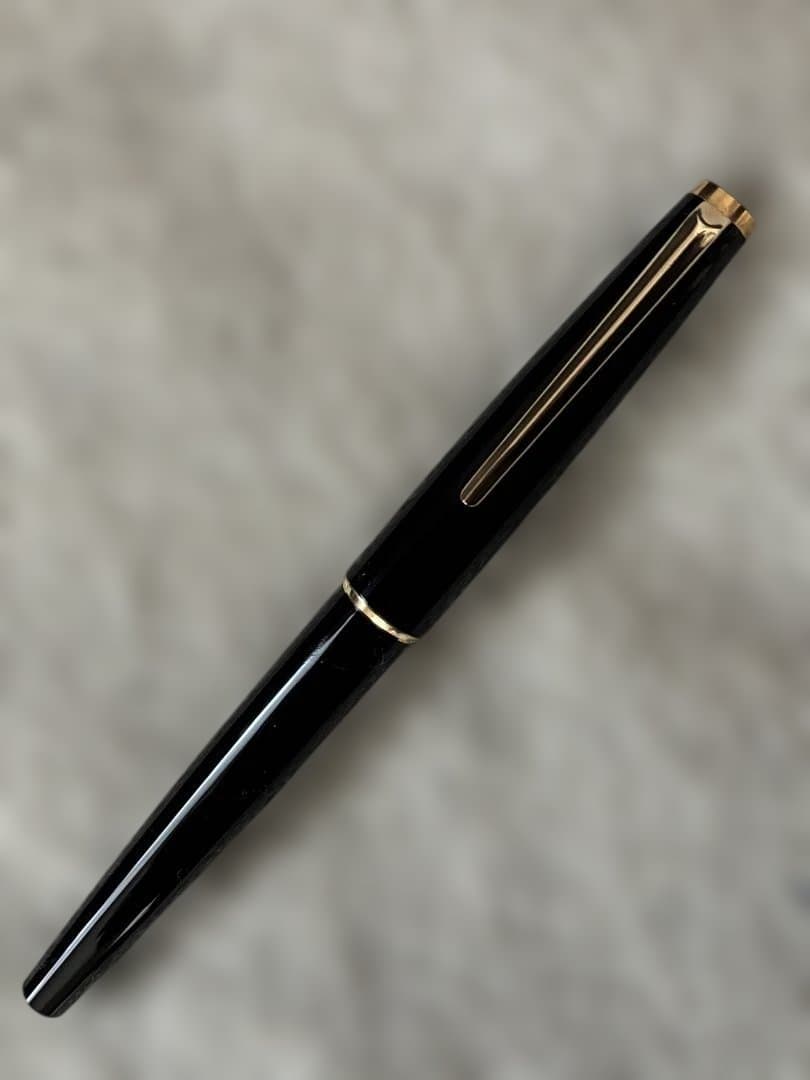 ◾️MONT BLANC モンブラン◾️万年筆◾️黒／金色◾️コンバーター付属◾️