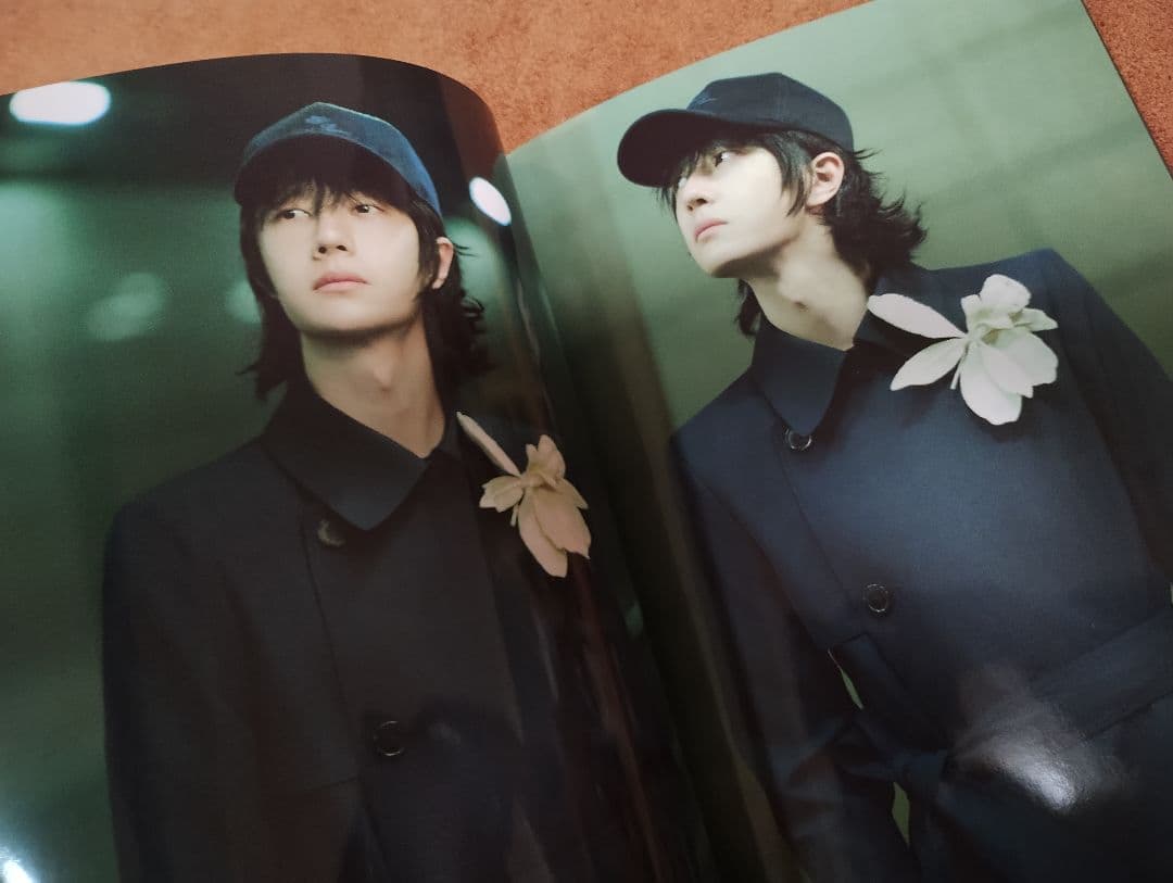 陳情令　王一博最新作　万物可爱&年曲傍観者 歌詞付き写真集
