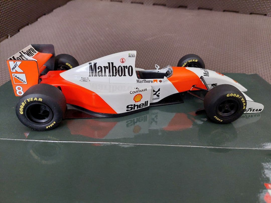 PMA 1/18 マクラーレンMP4/8 ＃８ A.セナ　Marlboroロゴ