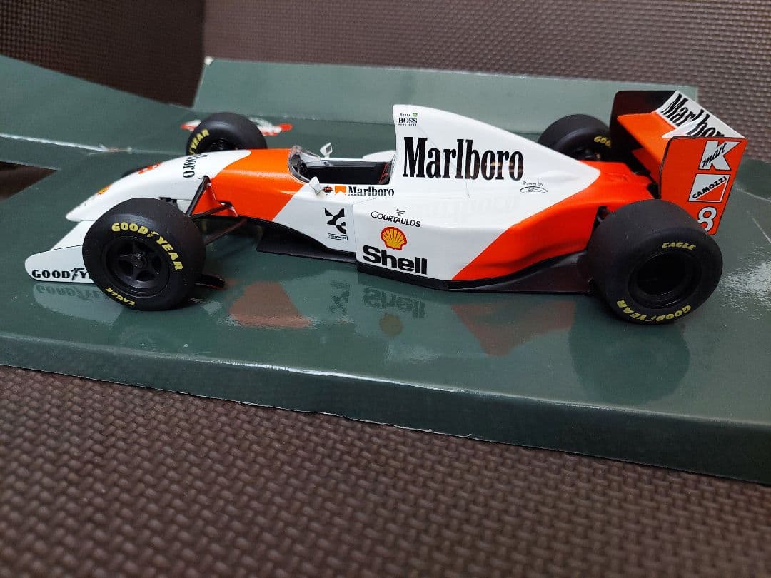 PMA 1/18 マクラーレンMP4/8 ＃８ A.セナ　Marlboroロゴ