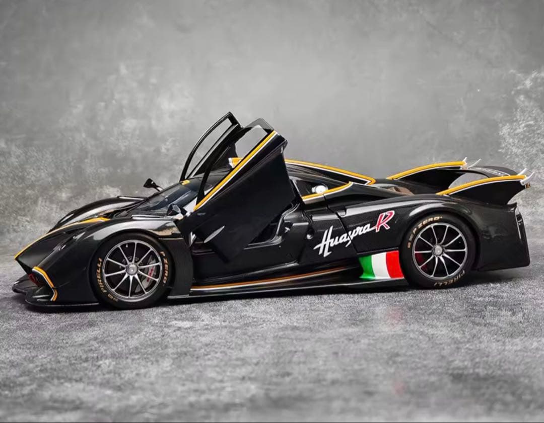 Pagani Huayra R 1/18 スケールモデルミニカー