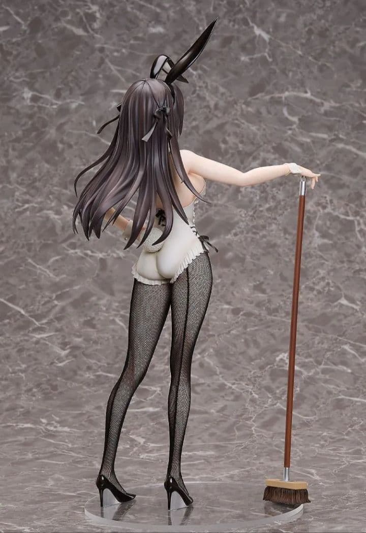 受付嬢　バニーバージョン　1/4