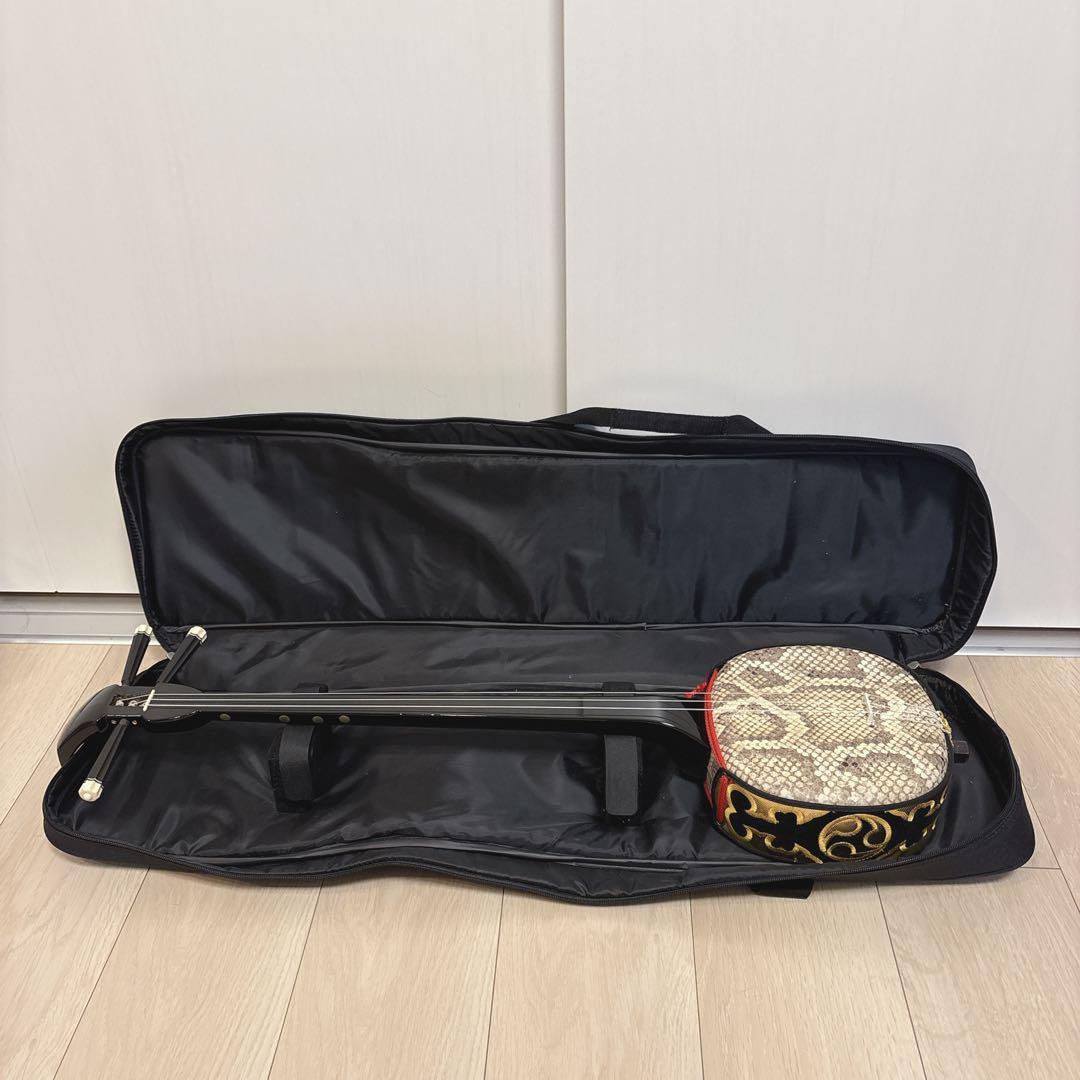 【送料込】 【美品】沖縄三線 人工皮張り 高級三線 【専用ケース付】