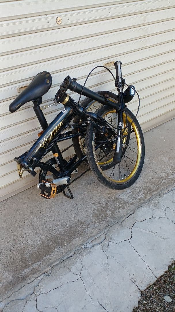 Cadillac 折りたたみ自転車 黒と金