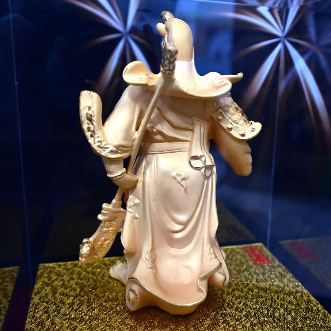 関羽像　中国工芸品　金箔　ケース入り
