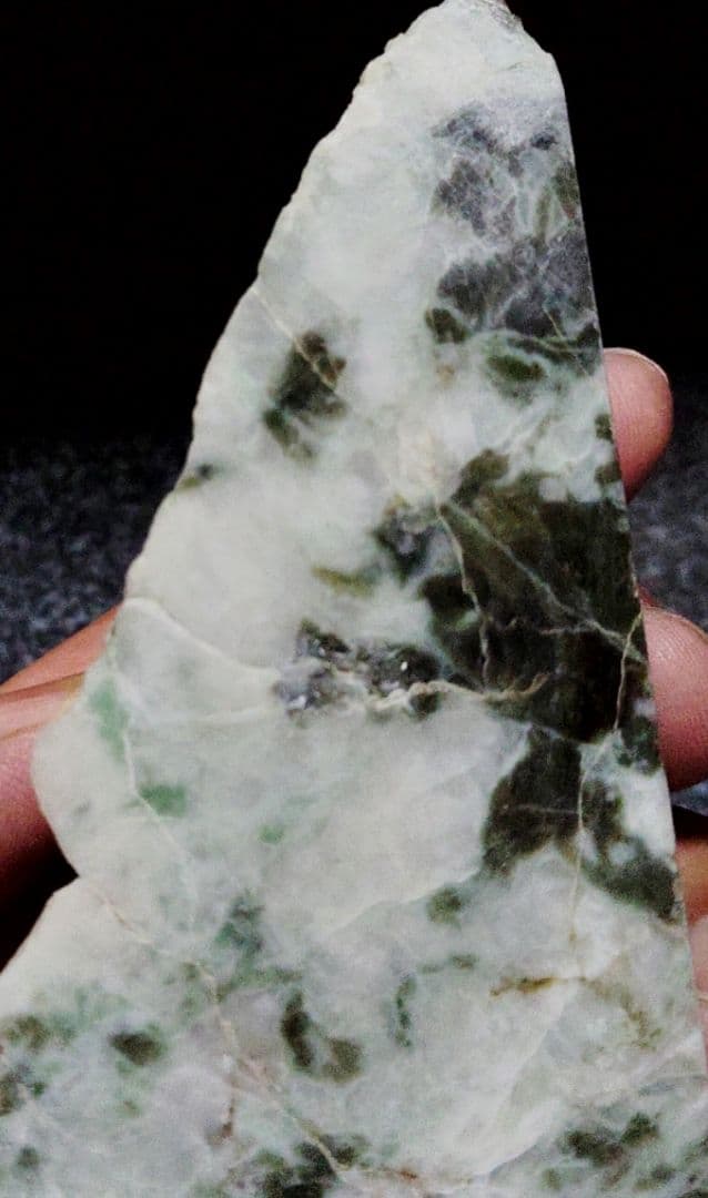 ★翡翠原石★糸魚川硬玉【小滝・切り出し・スライス394ｇ】