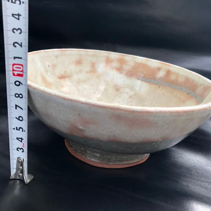 遺品整理◼️蔵から出てきた謎のかなり大きな器、サイズ的に抹茶茶碗では無さそうです。