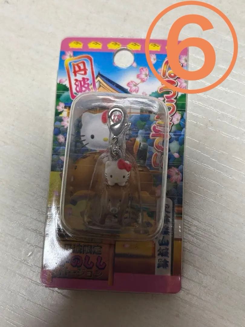 キティちゃん根付け8点セットです。