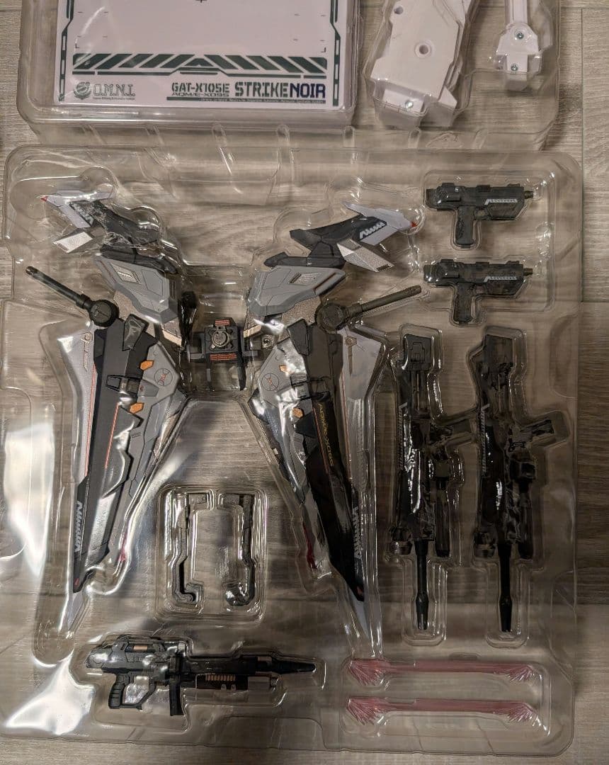 メタルビルド　ストライクノワールガンダム （オルタナティブストライク Ver.）