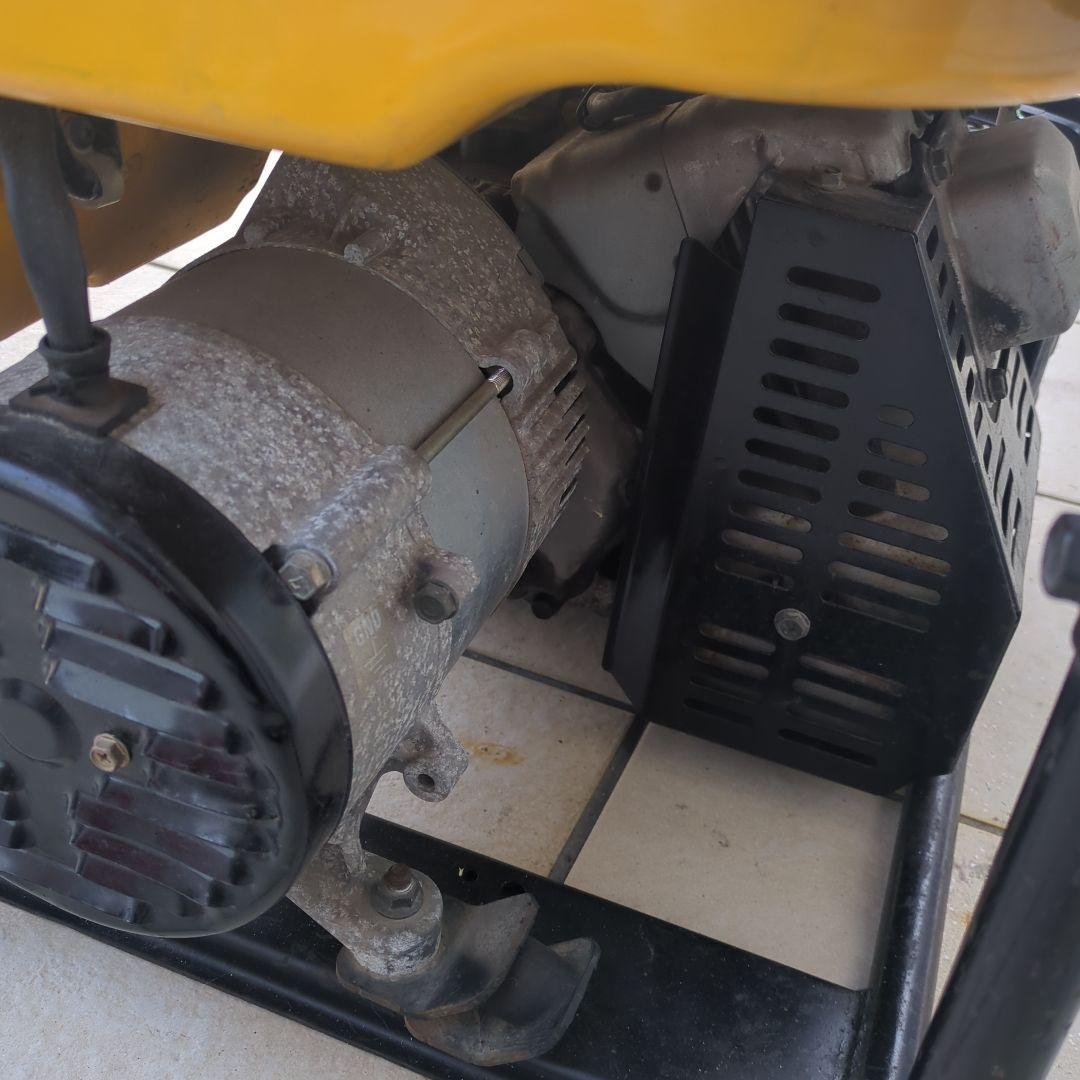 【実動】スズキ　１００V２０００W　発電機　SV2000P