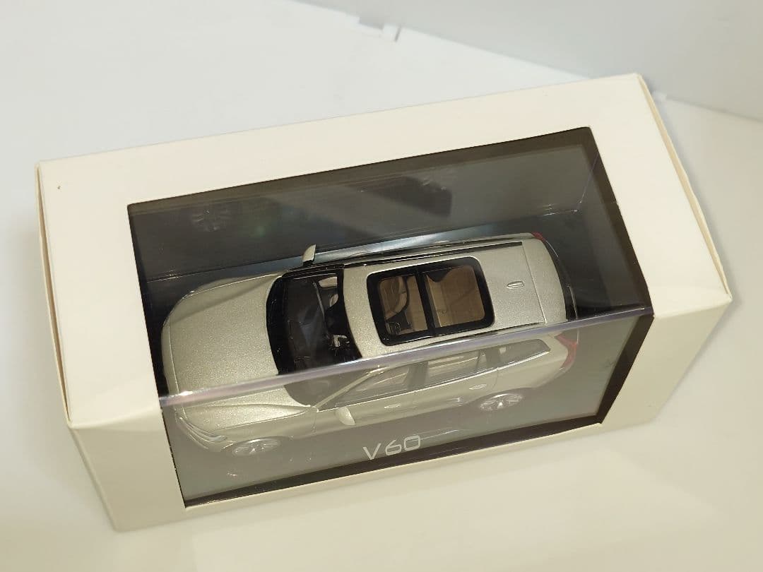 NOREV VOLVO V60 1/43 ミニカー カラーサンプル