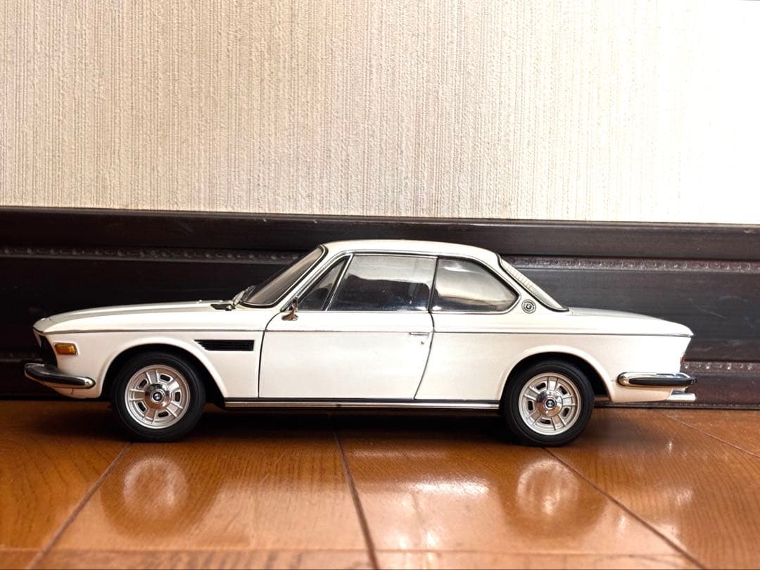 激レア品　 3.0 CSI ミニカー ホワイト　1/18