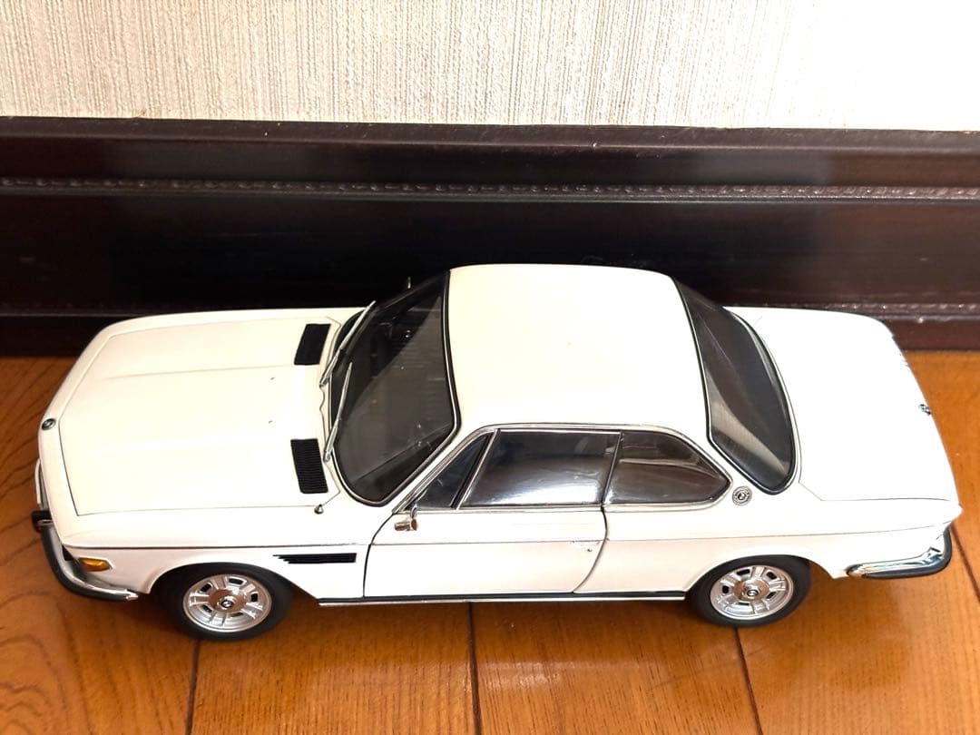 激レア品　 3.0 CSI ミニカー ホワイト　1/18