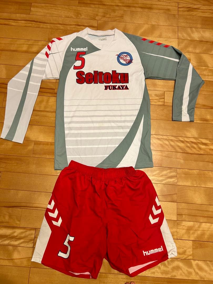 hummel サッカーシャツ・ショーツセット 5番 成徳深谷ユニフォーム