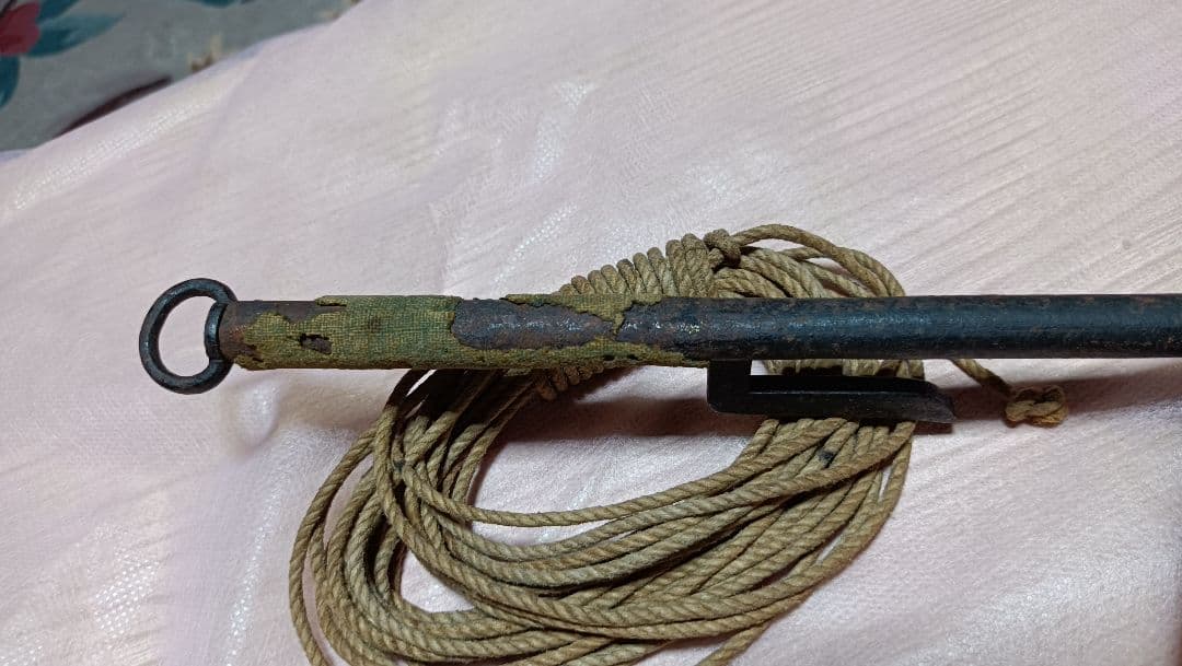 金属製丸刀 十手とお縄　紐付環　鉄製　武具　　骨董時代物　現状品
