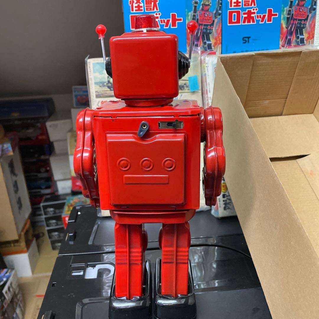 鮮やかな赤です！美品！破格ブリキロボット　赤　中国製だと思います。ほぼ新品保管品
