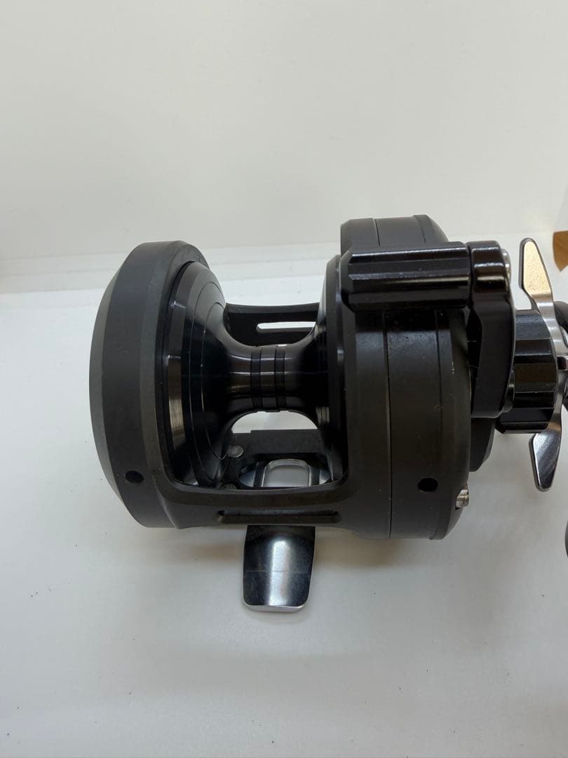 CATALINA 15H ベイトリール 中型 黒