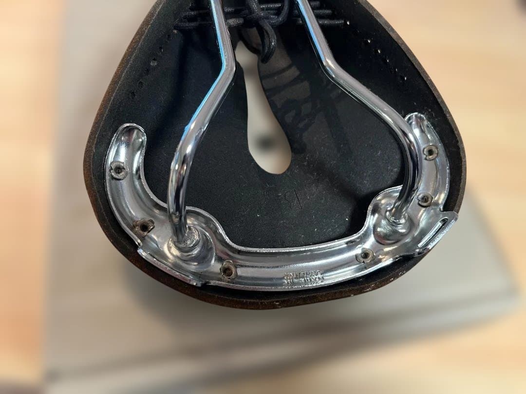 BROOKS B17 CARVED レザーサドル