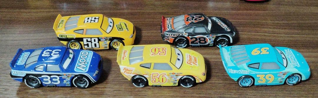 カーズマテル　ピストンカップレーサー　13台セット