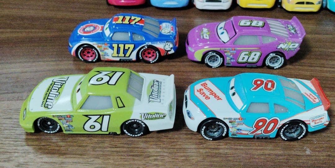 カーズマテル　ピストンカップレーサー　13台セット