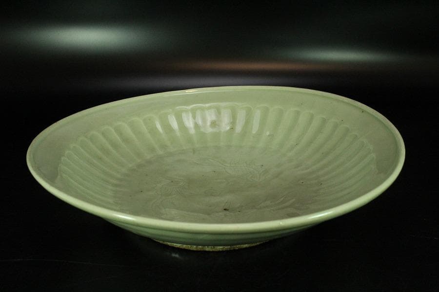 中国美術 白磁 刻 三魚紋 盤 φ31.5cm 明(K-XA764)