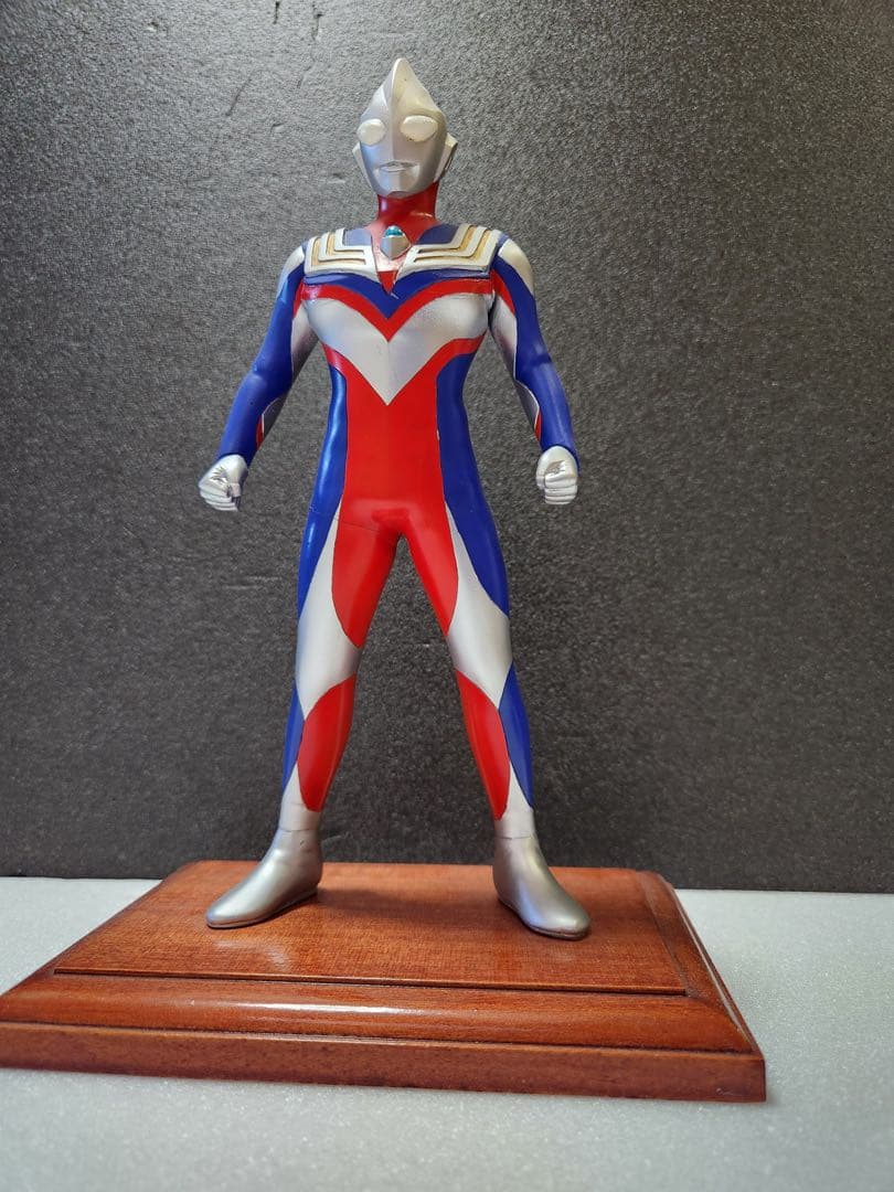 ワンフェス限定ウルトラマンティガレジン22cmプロ完成品シャーロックリペイント付