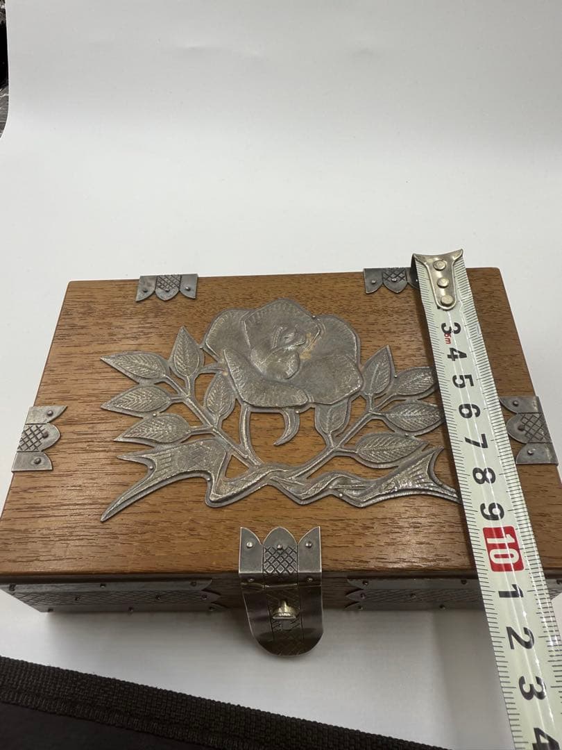 純銀木製ボックス 花の彫刻